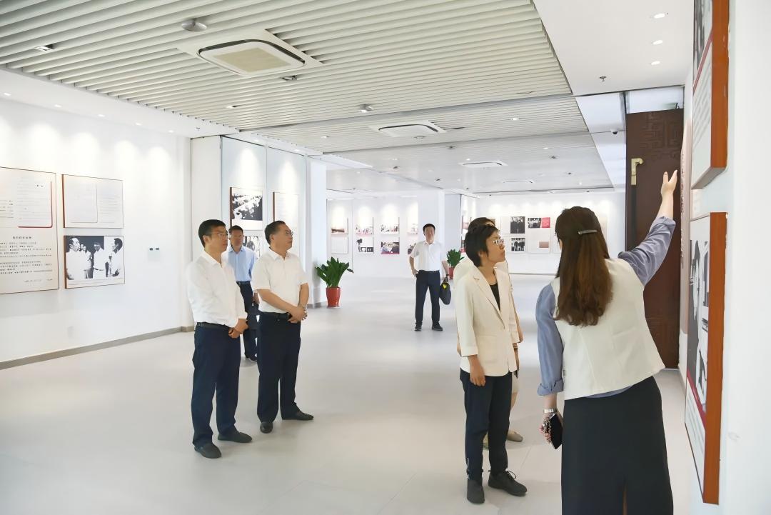 中央民族干部学院来我院考察交流