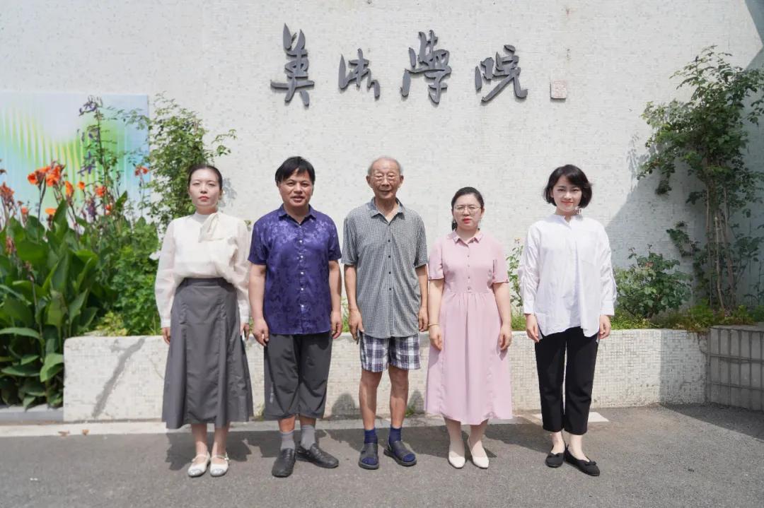 淮阴师范学院向我院惠赠周恩来研究珍贵藏书和书画作品...