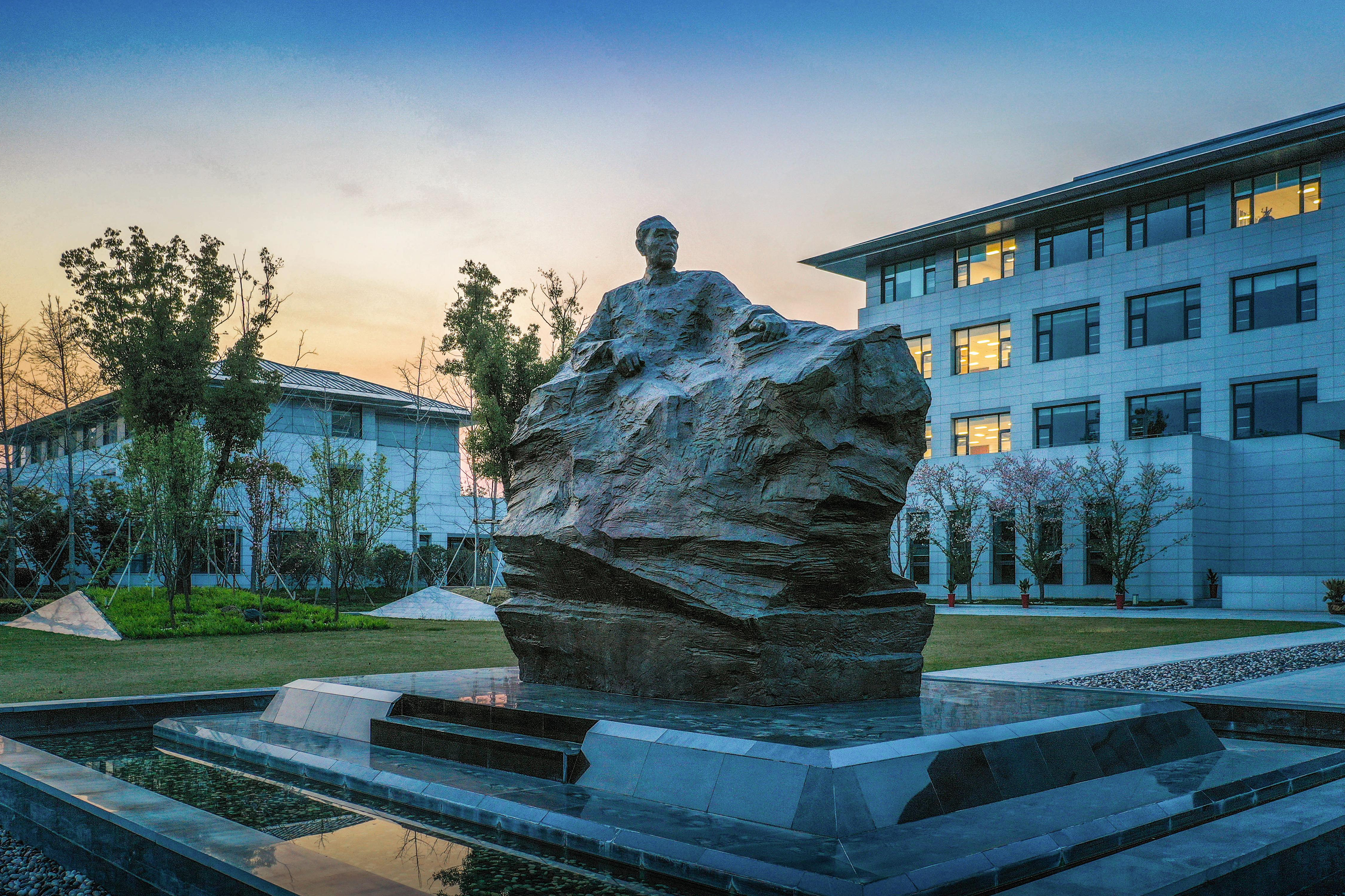 我院将承办“老一辈革命家与重大历史转折”理论研讨会...