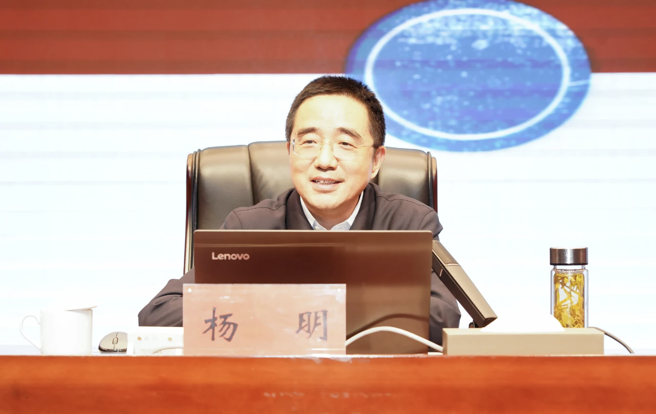杨明 