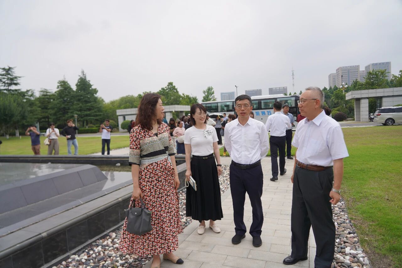 拉美及加勒比地区记者参访恩来干部学院